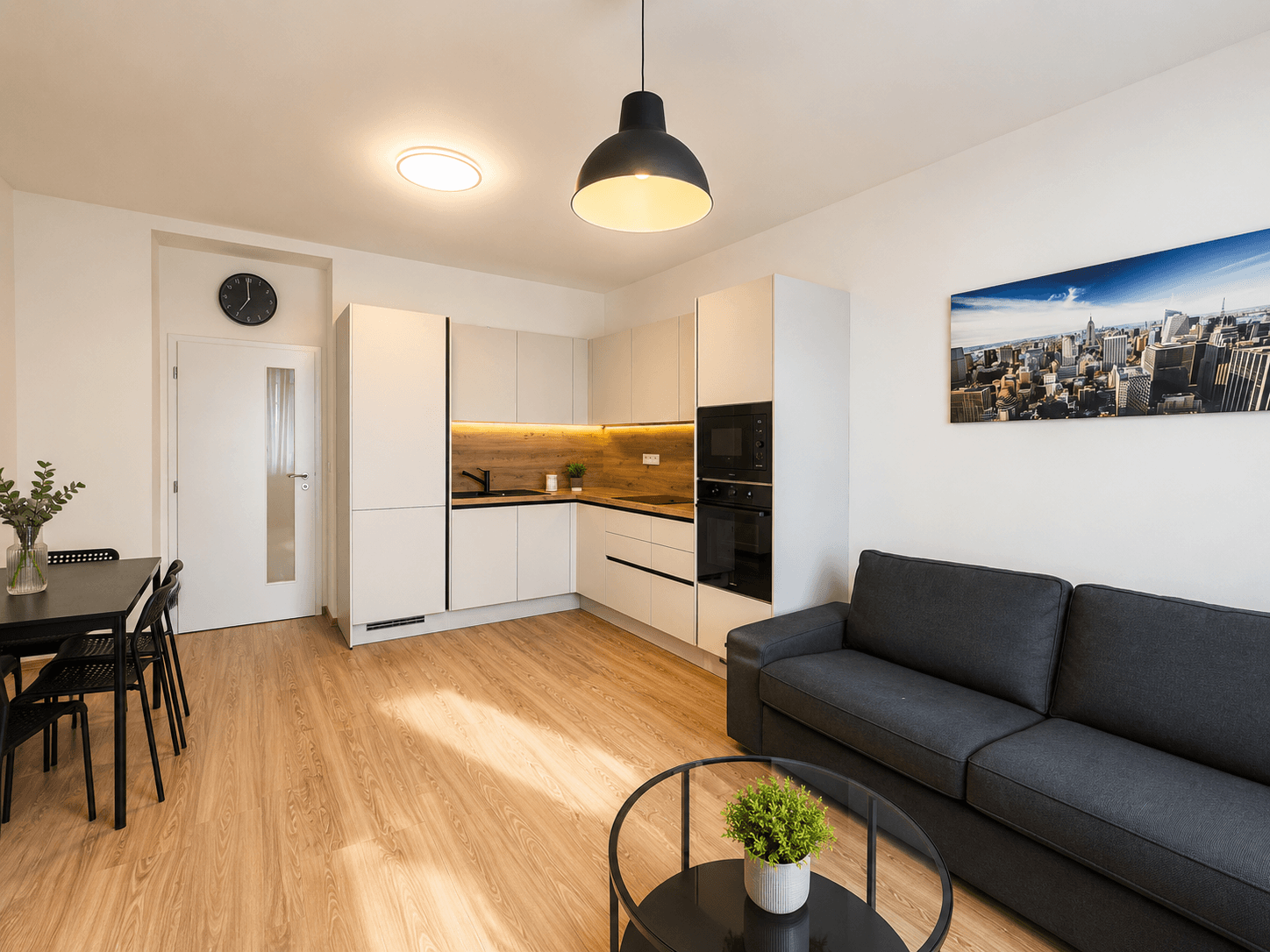 Prenájom bytu 3-izbový 87 m², U Jezerky, Praha, Praha Prenájom bytu 3-izbový 87 m², U Jezerky, Praha, Praha