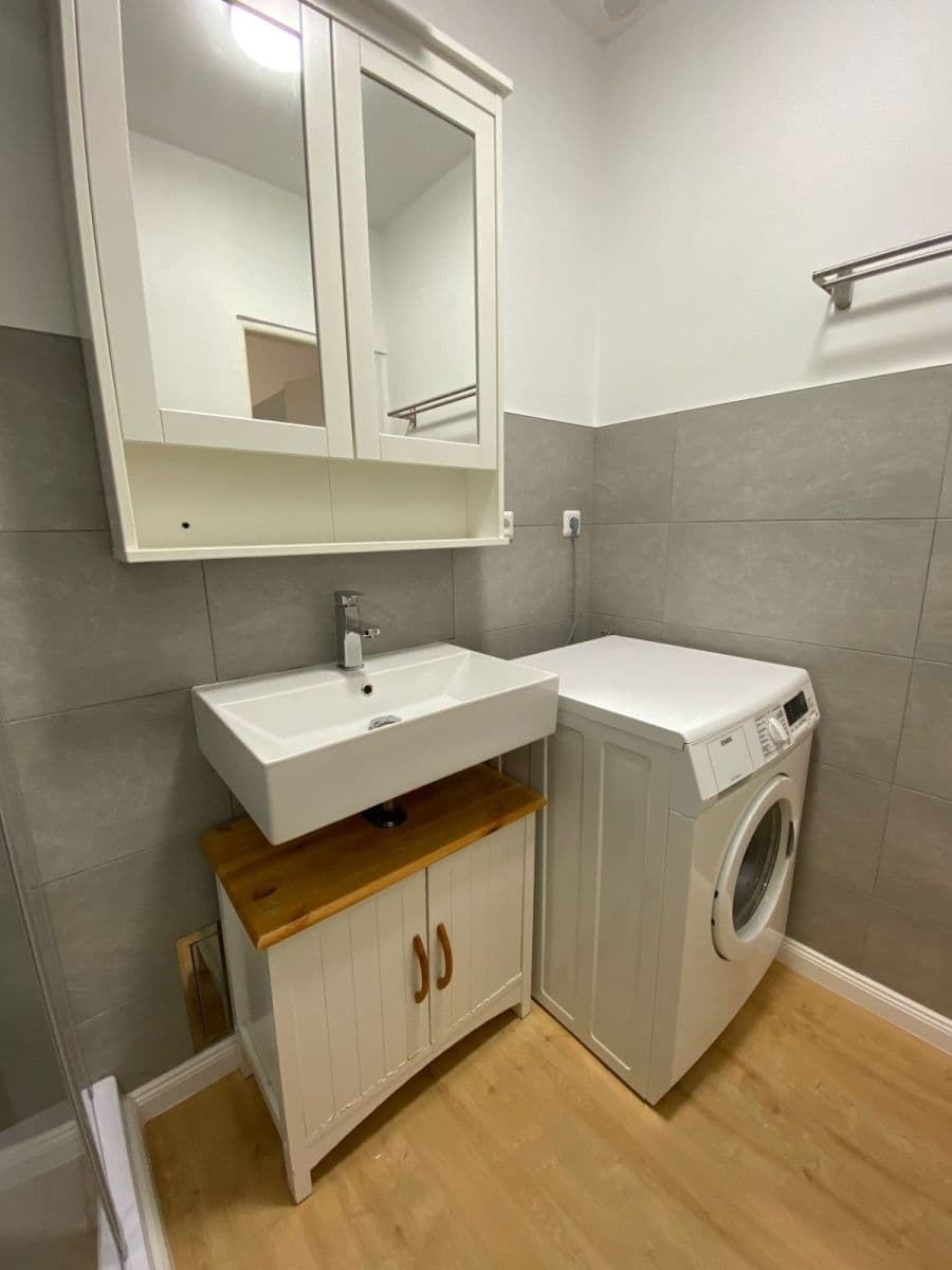 Prenájom bytu 2-izbový 50 m², Argentinská, Praha, Praha Prenájom bytu 2-izbový 50 m², Argentinská, Praha, Praha