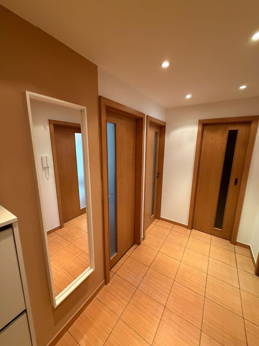 Prenájom bytu 3-izbový 55 m², Českolipská, Praha, Praha Prenájom bytu 3-izbový 55 m², Českolipská, Praha, Praha