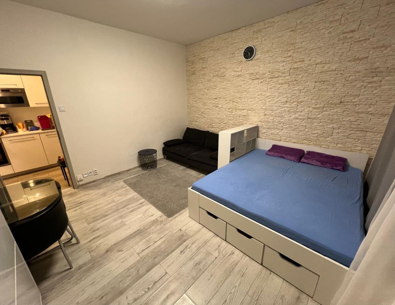 Prenájom bytu 1-izbový 36 m², Krakovská, Praha, Praha Prenájom bytu 1-izbový 36 m², Krakovská, Praha, Praha