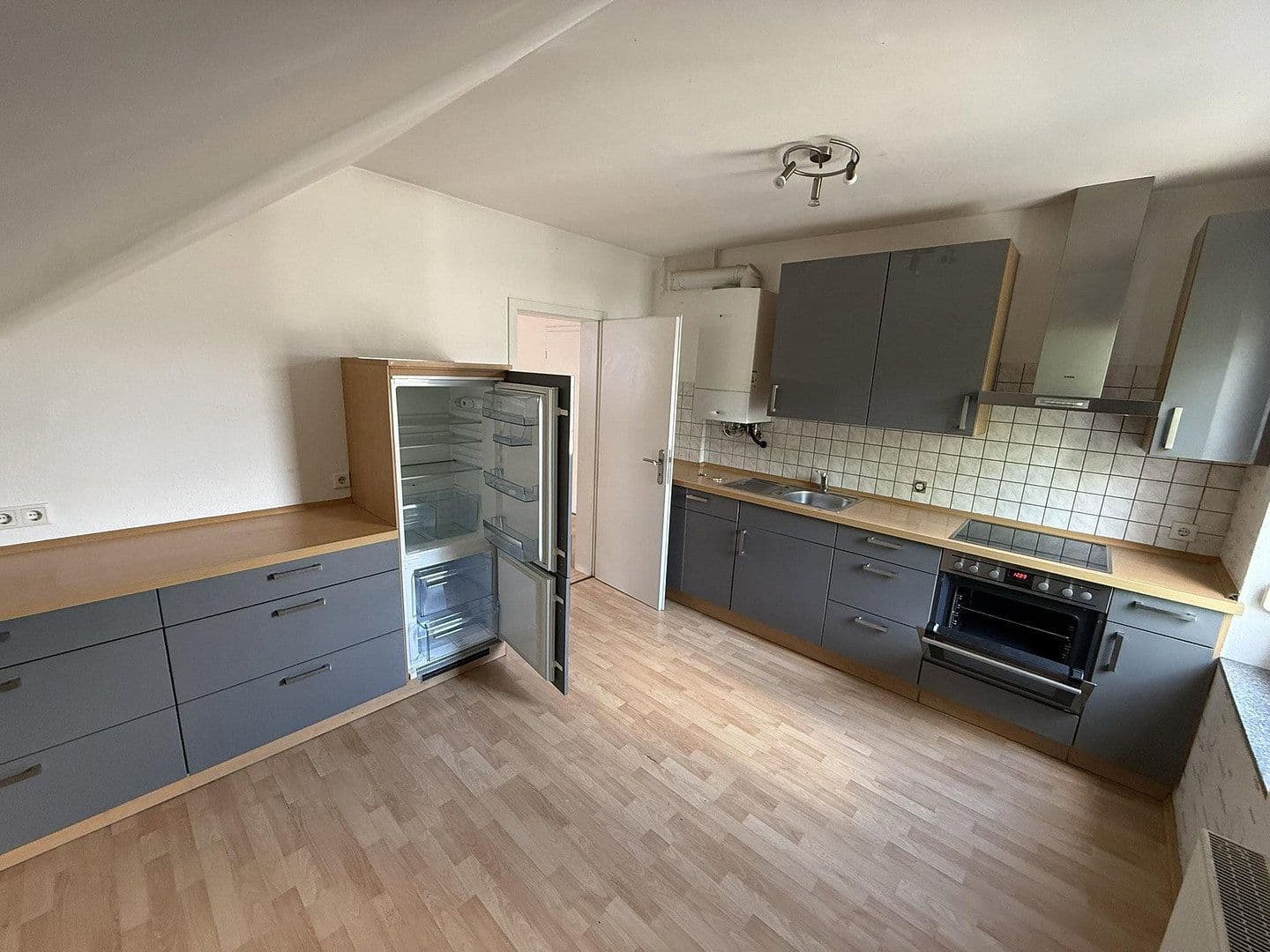 Prenájom bytu 2-izbový 68 m², Krefeld, Severné Porýnie - Westfálsko Prenájom bytu 2-izbový 68 m², Krefeld, Severné Porýnie - Westfálsko