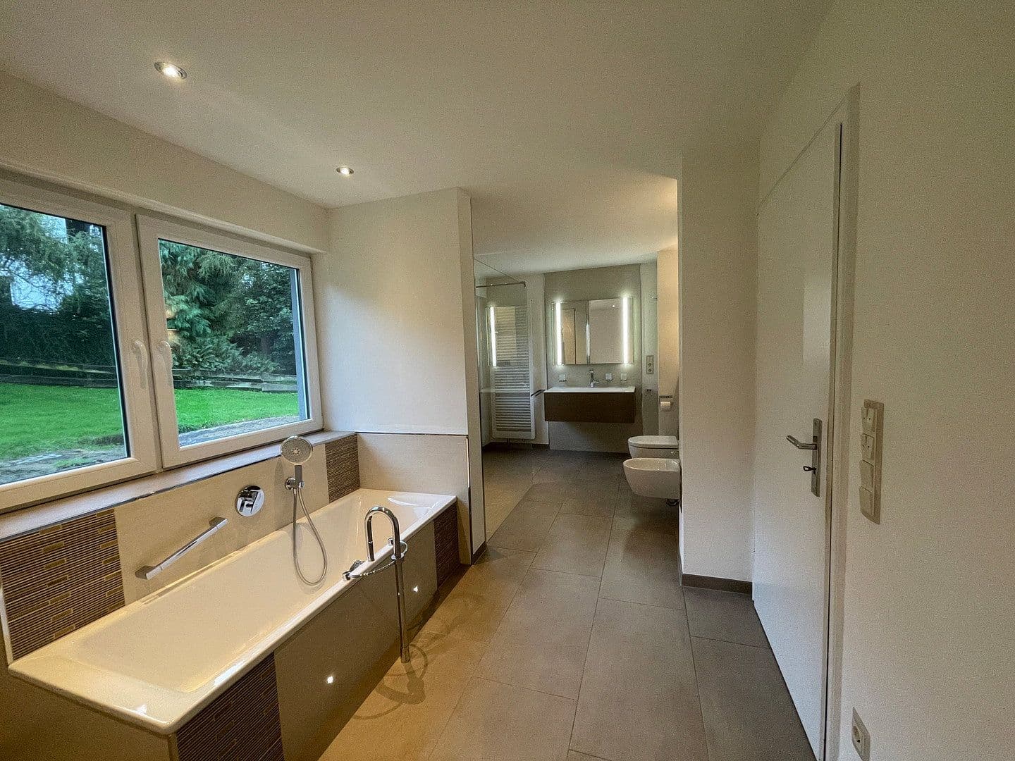 Prenájom domu 115 m², pozemek 1.850 m², Bergisch Gladbach, Severné Porýnie - Westfálsko Prenájom domu 115 m², pozemek 1.850 m², Bergisch Gladbach, Severné Porýnie - Westfálsko