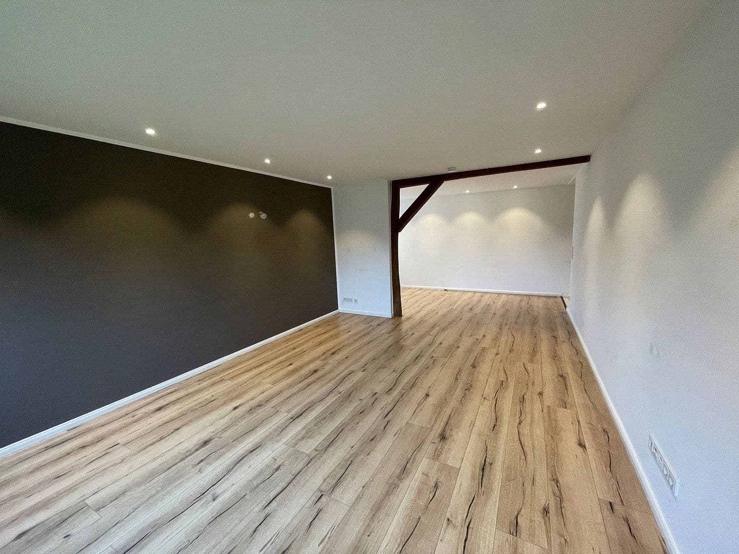 Prenájom domu 115 m², pozemek 1.850 m², Bergisch Gladbach, Severné Porýnie - Westfálsko Prenájom domu 115 m², pozemek 1.850 m², Bergisch Gladbach, Severné Porýnie - Westfálsko