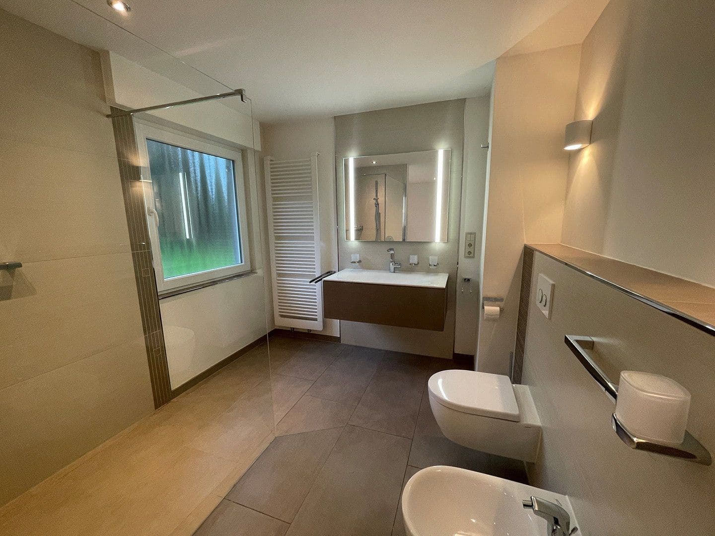 Prenájom domu 115 m², pozemek 1.850 m², Bergisch Gladbach, Severné Porýnie - Westfálsko Prenájom domu 115 m², pozemek 1.850 m², Bergisch Gladbach, Severné Porýnie - Westfálsko