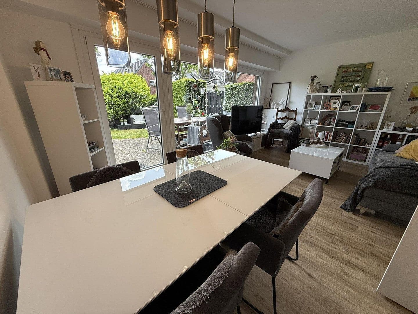 Prenájom bytu 3-izbový 85 m², Nierster Str. 14a, Meerbusch, Severné Porýnie - Westfálsko Prenájom bytu 3-izbový 85 m², Nierster Str. 14a, Meerbusch, Severné Porýnie - Westfálsko