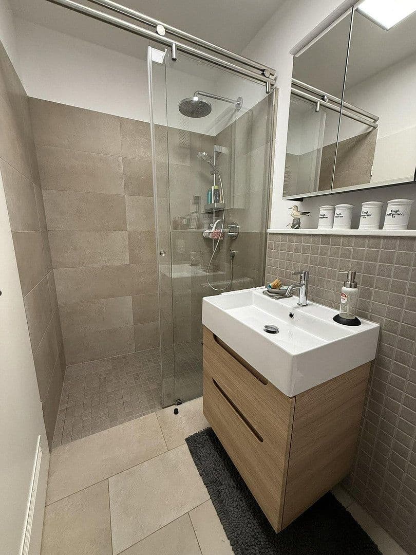 Prenájom bytu 3-izbový 85 m², Nierster Str. 14a, Meerbusch, Severné Porýnie - Westfálsko Prenájom bytu 3-izbový 85 m², Nierster Str. 14a, Meerbusch, Severné Porýnie - Westfálsko