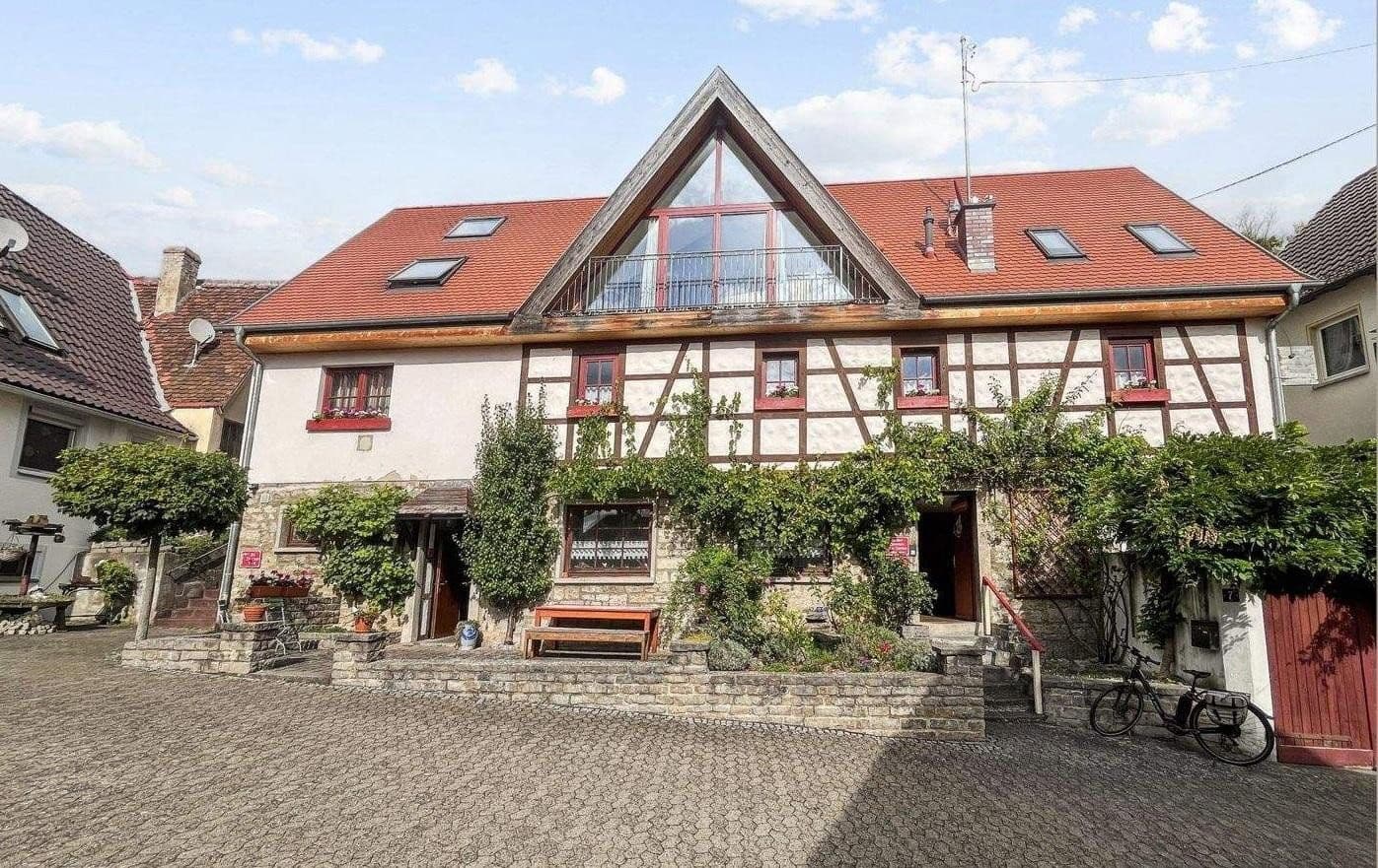 Predaj domu 240 m², pozemek 840 m², Brunnengasse 7, Randersacker, Bavorsko Predaj domu 240 m², pozemek 840 m², Brunnengasse 7, Randersacker, Bavorsko