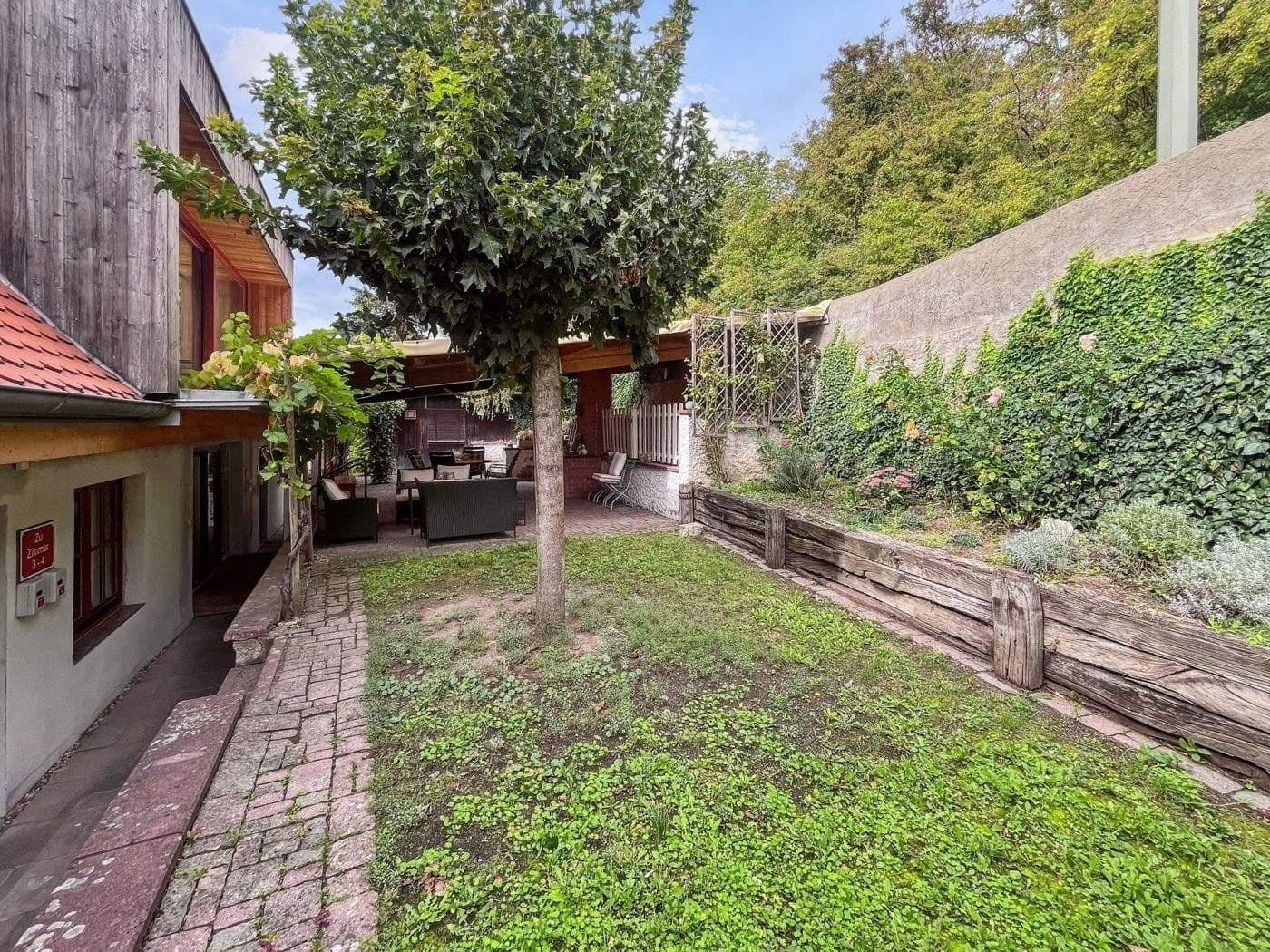 Predaj domu 240 m², pozemek 840 m², Brunnengasse 7, Randersacker, Bavorsko Predaj domu 240 m², pozemek 840 m², Brunnengasse 7, Randersacker, Bavorsko