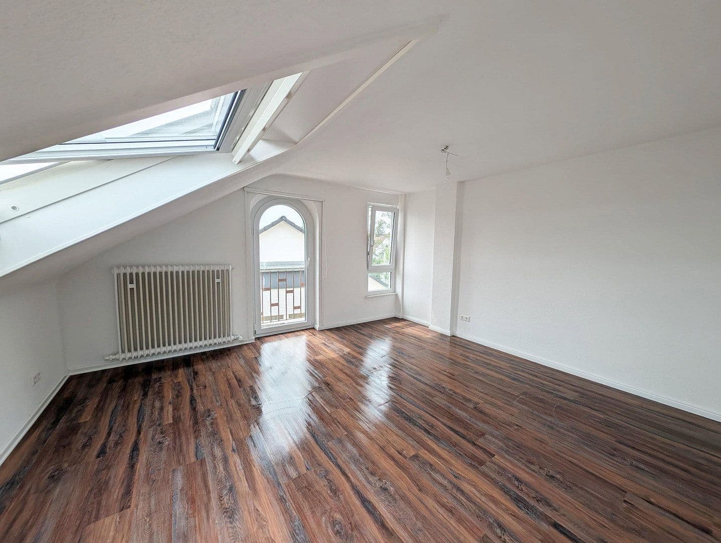 Prenájom bytu 3-izbový 77 m², Filderstadt, Bádensko-Wurttembersko Prenájom bytu 3-izbový 77 m², Filderstadt, Bádensko-Wurttembersko