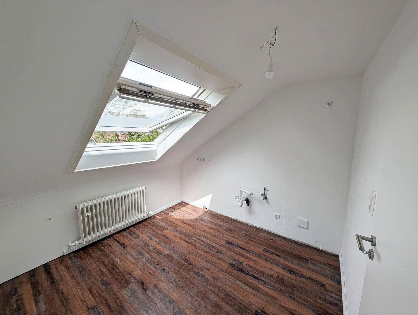 Prenájom bytu 3-izbový 77 m², Filderstadt, Bádensko-Wurttembersko Prenájom bytu 3-izbový 77 m², Filderstadt, Bádensko-Wurttembersko