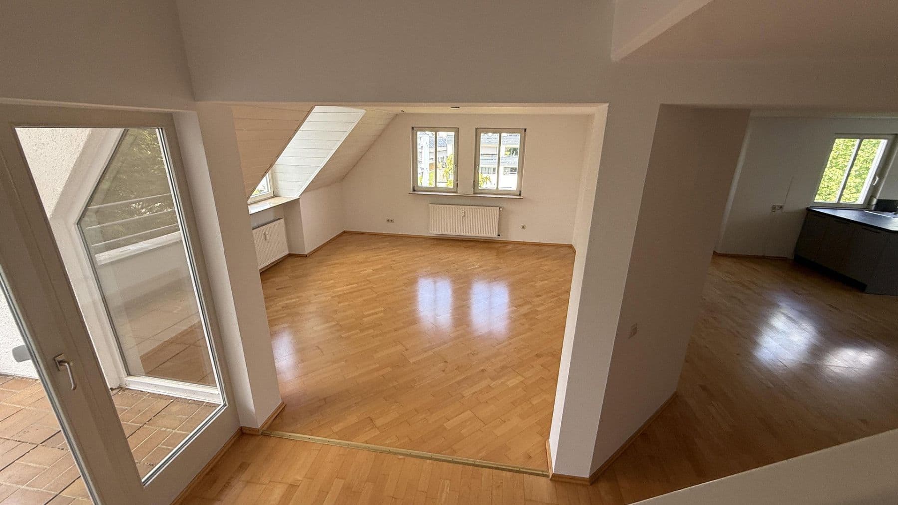Prenájom bytu 5-izbový 220 m², Donaueschingen, Bádensko-Wurttembersko Prenájom bytu 5-izbový 220 m², Donaueschingen, Bádensko-Wurttembersko