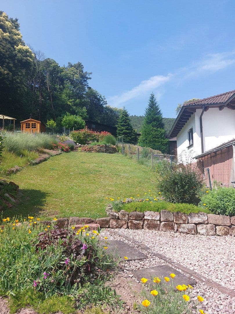 Predaj domu 130 m², pozemek 480 m², Stäffelsbergstraße 8a, Dörrenbach, Porýnie-Falcko Predaj domu 130 m², pozemek 480 m², Stäffelsbergstraße 8a, Dörrenbach, Porýnie-Falcko