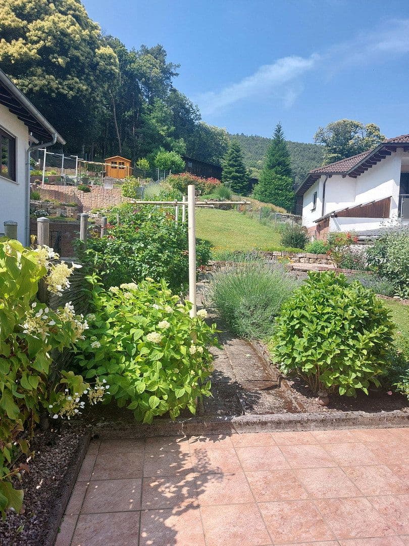 Predaj domu 130 m², pozemek 480 m², Stäffelsbergstraße 8a, Dörrenbach, Porýnie-Falcko Predaj domu 130 m², pozemek 480 m², Stäffelsbergstraße 8a, Dörrenbach, Porýnie-Falcko