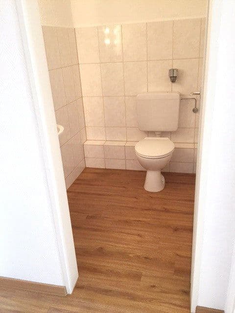 Prenájom bytu 3-izbový 105 m², Wilhelmstr. 66, Siegburg, Severné Porýnie - Westfálsko Prenájom bytu 3-izbový 105 m², Wilhelmstr. 66, Siegburg, Severné Porýnie - Westfálsko