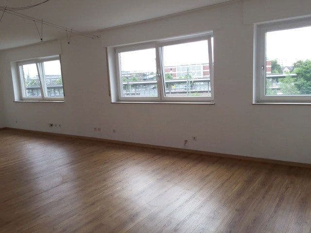 Prenájom bytu 3-izbový 105 m², Wilhelmstr. 66, Siegburg, Severné Porýnie - Westfálsko Prenájom bytu 3-izbový 105 m², Wilhelmstr. 66, Siegburg, Severné Porýnie - Westfálsko