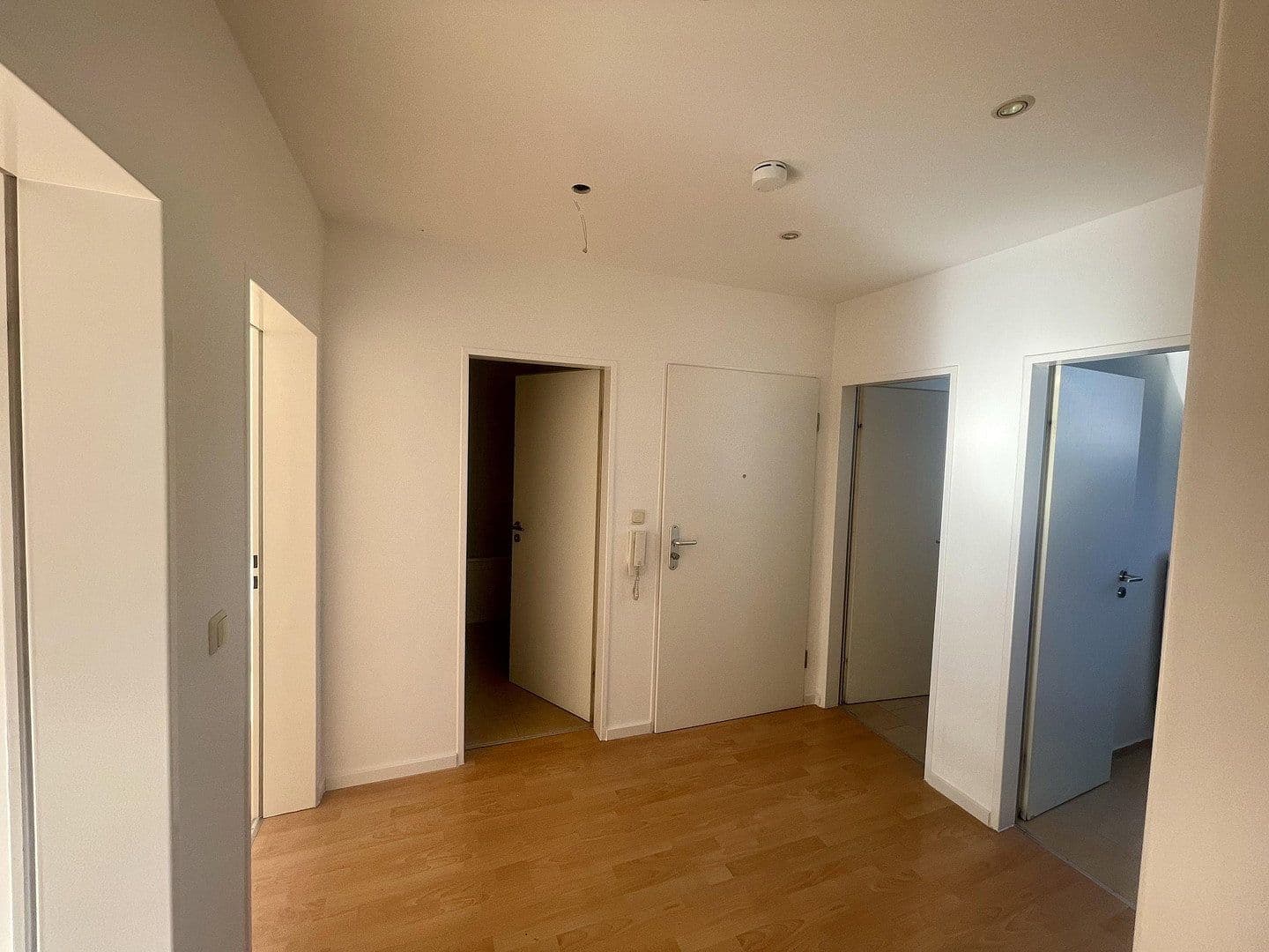 Prenájom bytu 3-izbový 83 m², München, Bavorsko Prenájom bytu 3-izbový 83 m², München, Bavorsko