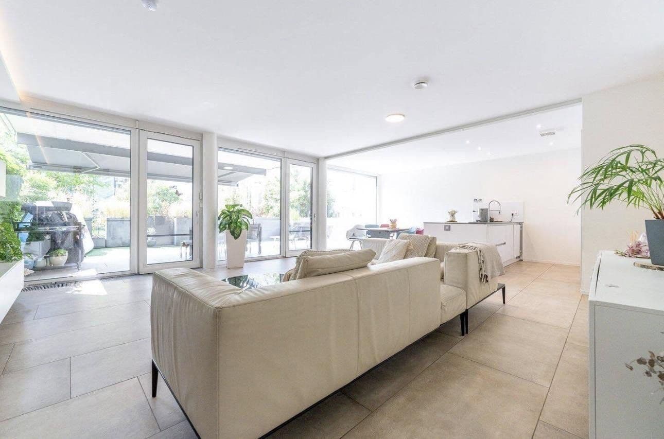 Prenájom bytu 3-izbový 118 m², Lörrach, Bádensko-Wurttembersko Prenájom bytu 3-izbový 118 m², Lörrach, Bádensko-Wurttembersko