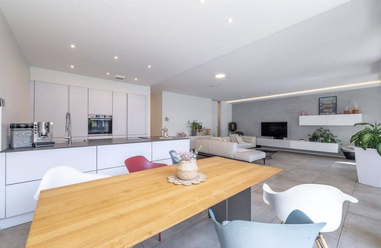 Prenájom bytu 3-izbový 118 m², Lörrach, Bádensko-Wurttembersko Prenájom bytu 3-izbový 118 m², Lörrach, Bádensko-Wurttembersko