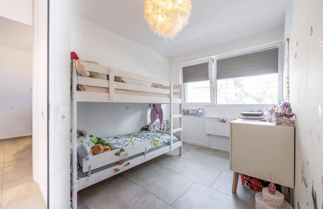 Prenájom bytu 3-izbový 118 m², Lörrach, Bádensko-Wurttembersko Prenájom bytu 3-izbový 118 m², Lörrach, Bádensko-Wurttembersko