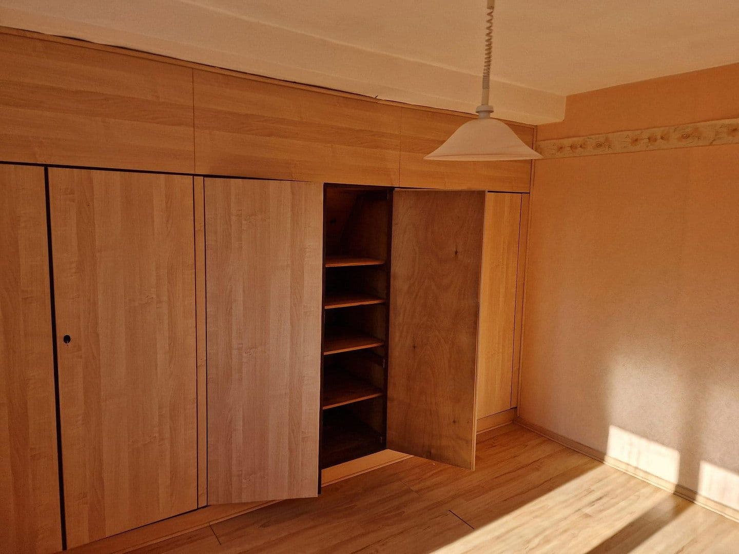 Predaj domu 130 m², pozemek 1.450 m², Fritz-Reuter-Str., Schulzendorf, Brandenbursko Predaj domu 130 m², pozemek 1.450 m², Fritz-Reuter-Str., Schulzendorf, Brandenbursko