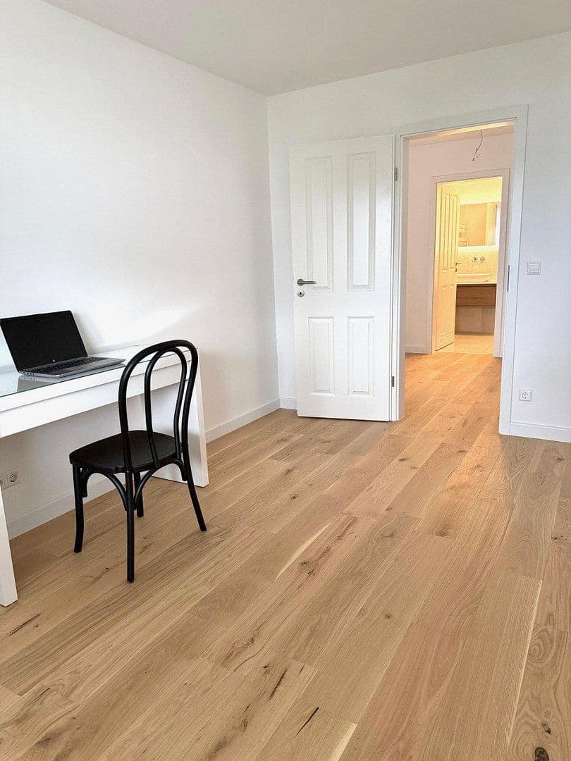 Prenájom bytu 3-izbový 91 m², Esslingen am Neckar, Bádensko-Wurttembersko Prenájom bytu 3-izbový 91 m², Esslingen am Neckar, Bádensko-Wurttembersko