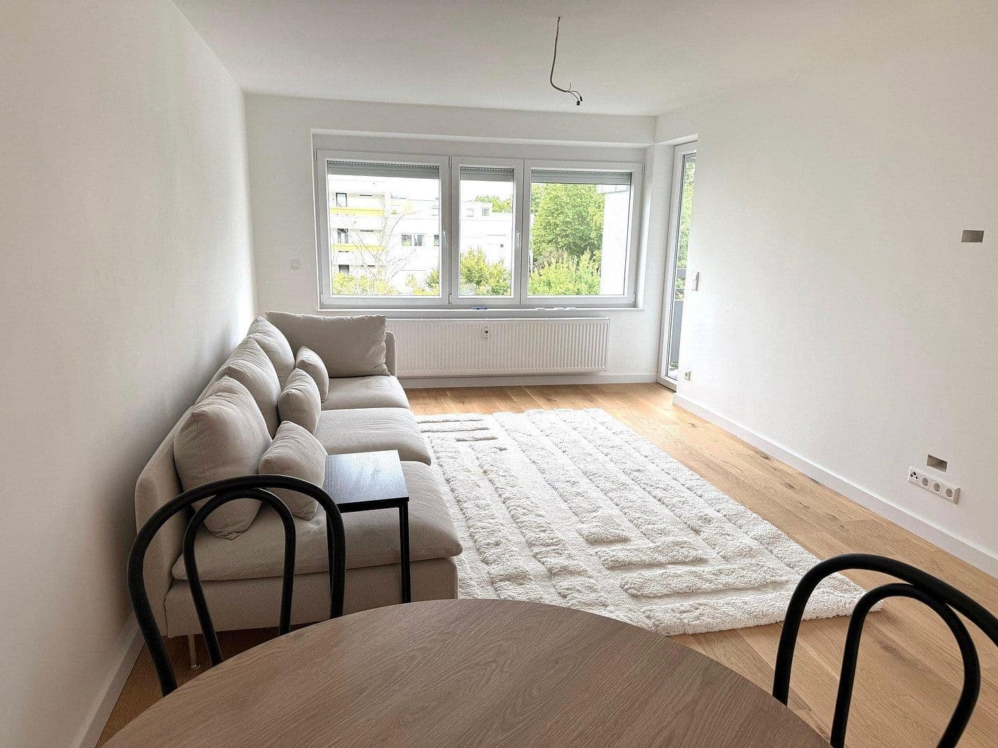 Prenájom bytu 3-izbový 91 m², Esslingen am Neckar, Bádensko-Wurttembersko Prenájom bytu 3-izbový 91 m², Esslingen am Neckar, Bádensko-Wurttembersko
