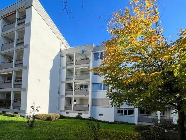 Prenájom bytu 3-izbový 91 m², Esslingen am Neckar, Bádensko-Wurttembersko Prenájom bytu 3-izbový 91 m², Esslingen am Neckar, Bádensko-Wurttembersko