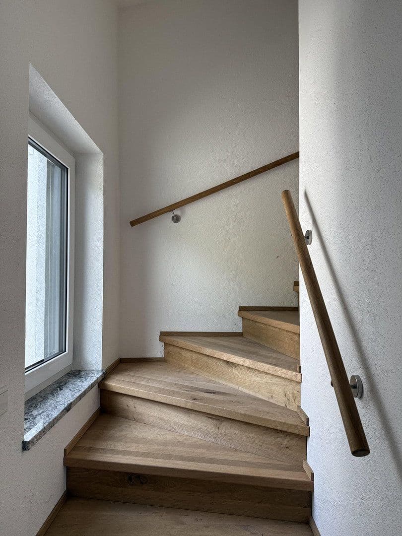 Prenájom domu 404 m², pozemek 600 m², Geretsried, Bavorsko Prenájom domu 404 m², pozemek 600 m², Geretsried, Bavorsko