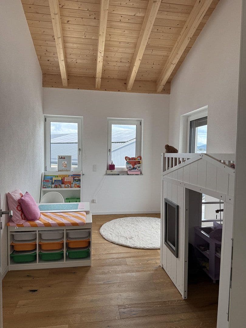 Prenájom domu 404 m², pozemek 600 m², Geretsried, Bavorsko Prenájom domu 404 m², pozemek 600 m², Geretsried, Bavorsko