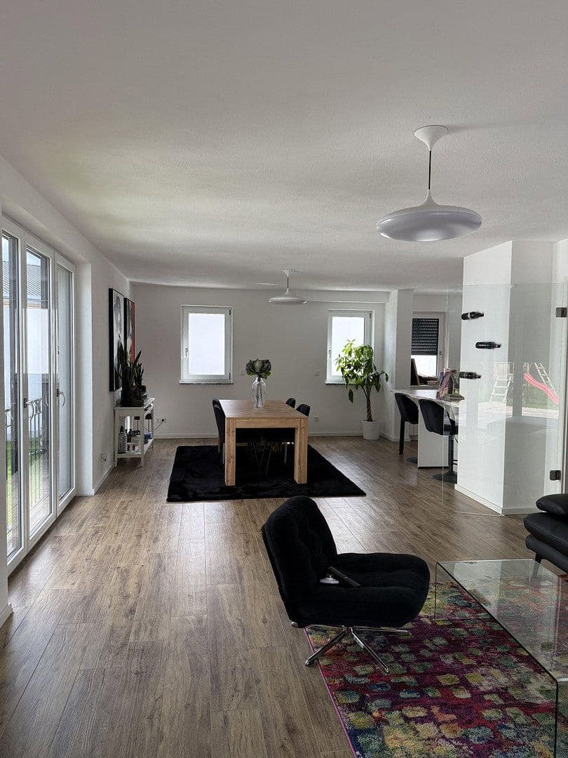 Prenájom domu 404 m², pozemek 600 m², Geretsried, Bavorsko Prenájom domu 404 m², pozemek 600 m², Geretsried, Bavorsko