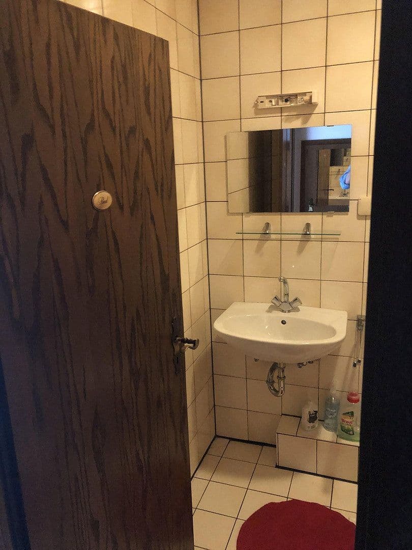 Prenájom bytu 1-izbový 35 m², Weierstraße 12, Oberhausen, Severné Porýnie - Westfálsko Prenájom bytu 1-izbový 35 m², Weierstraße 12, Oberhausen, Severné Porýnie - Westfálsko