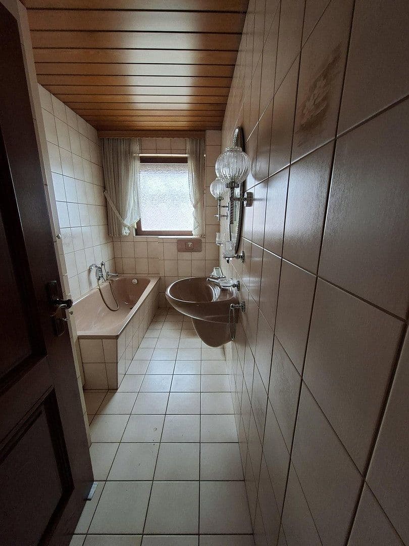 Predaj domu 198 m², pozemek 544 m², Wiesbaden, Hesensko Predaj domu 198 m², pozemek 544 m², Wiesbaden, Hesensko