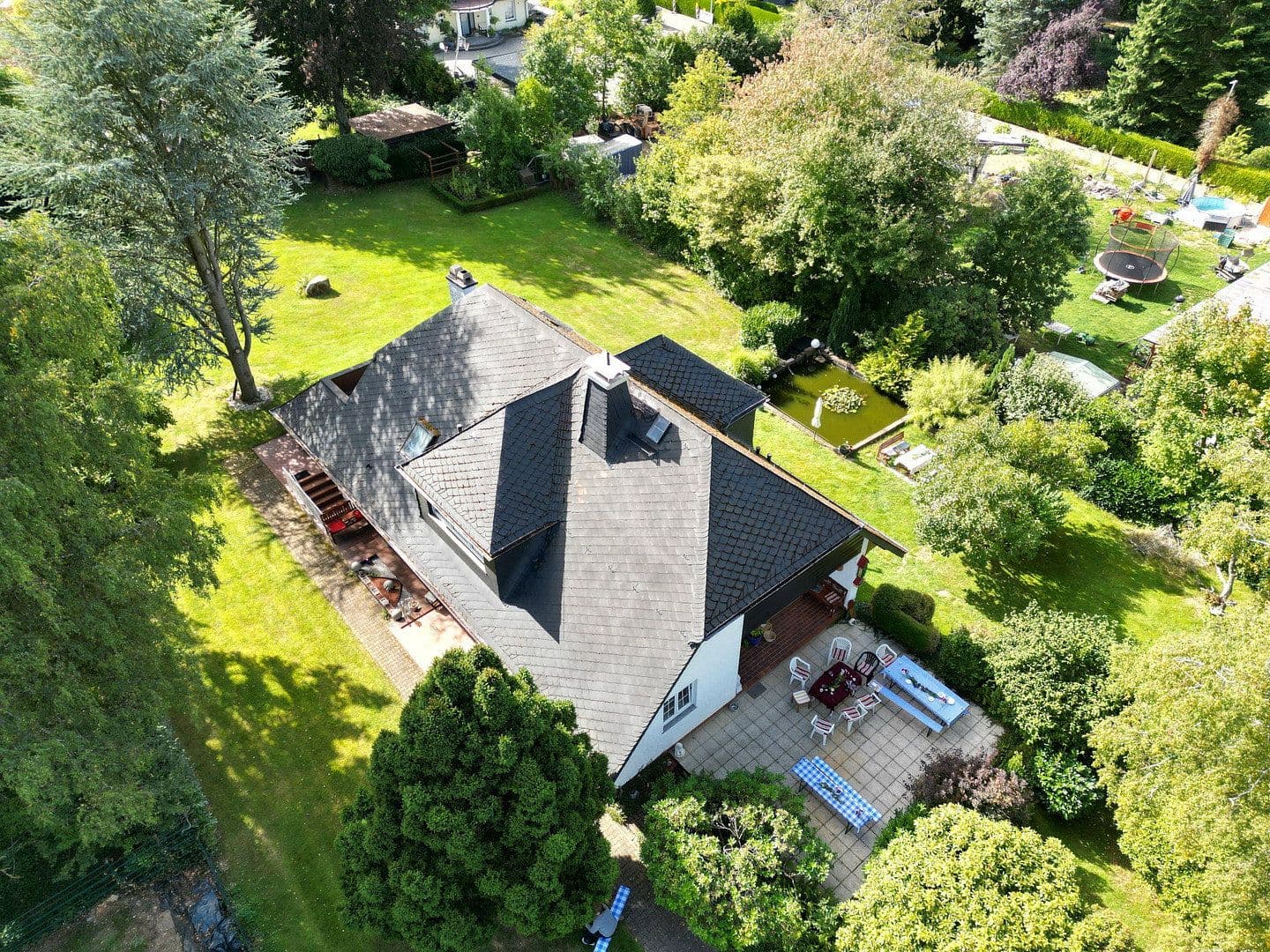 Predaj domu 247 m², pozemek 2.504 m², Niedernhausen, Hesensko Predaj domu 247 m², pozemek 2.504 m², Niedernhausen, Hesensko