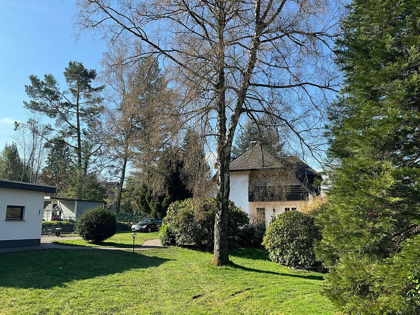 Predaj domu 247 m², pozemek 2.504 m², Niedernhausen, Hesensko Predaj domu 247 m², pozemek 2.504 m², Niedernhausen, Hesensko