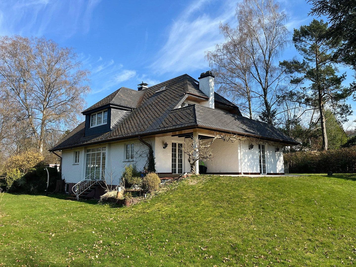 Predaj domu 247 m², pozemek 2.504 m², Niedernhausen, Hesensko Predaj domu 247 m², pozemek 2.504 m², Niedernhausen, Hesensko