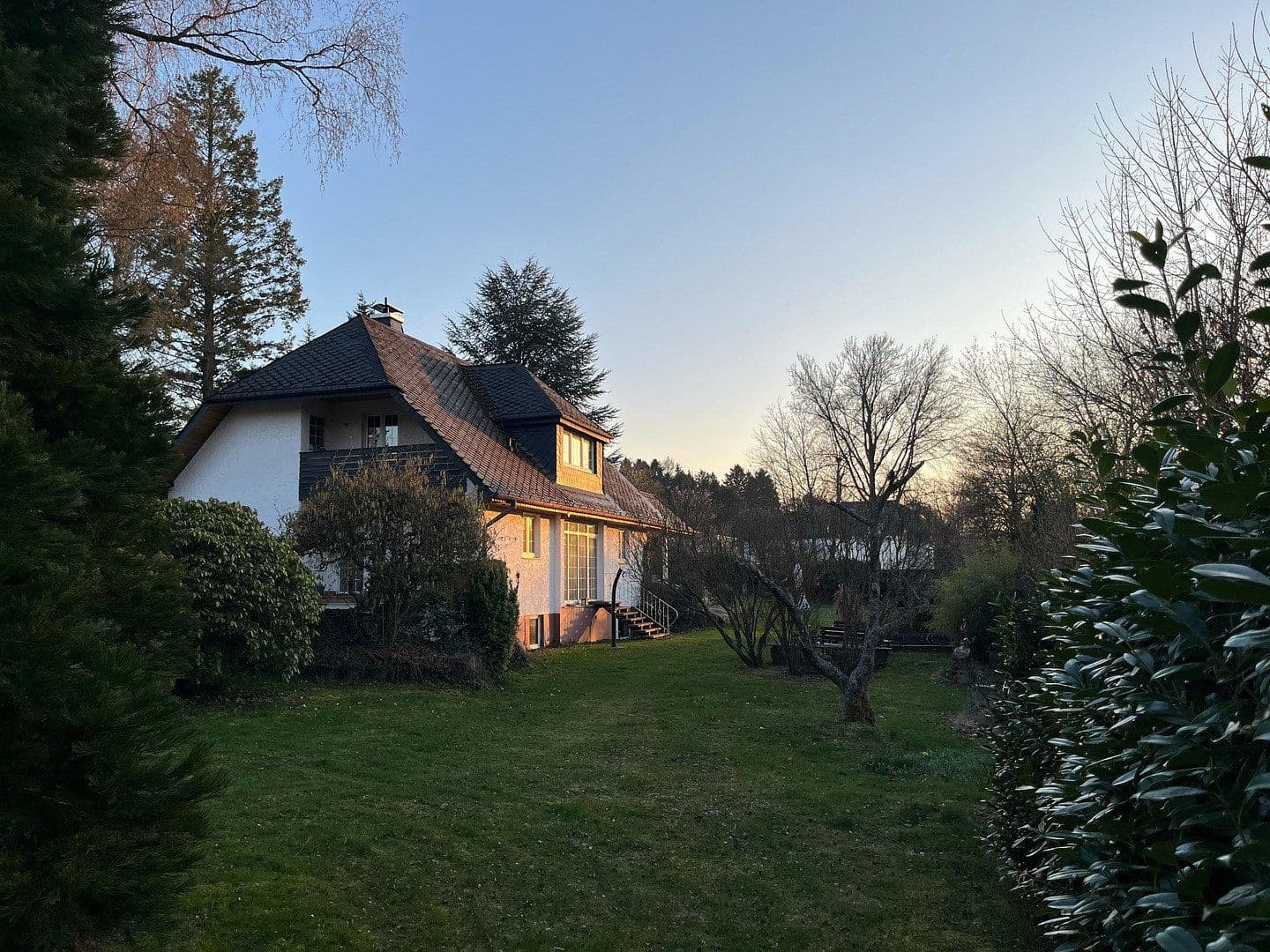 Predaj domu 247 m², pozemek 2.504 m², Niedernhausen, Hesensko Predaj domu 247 m², pozemek 2.504 m², Niedernhausen, Hesensko