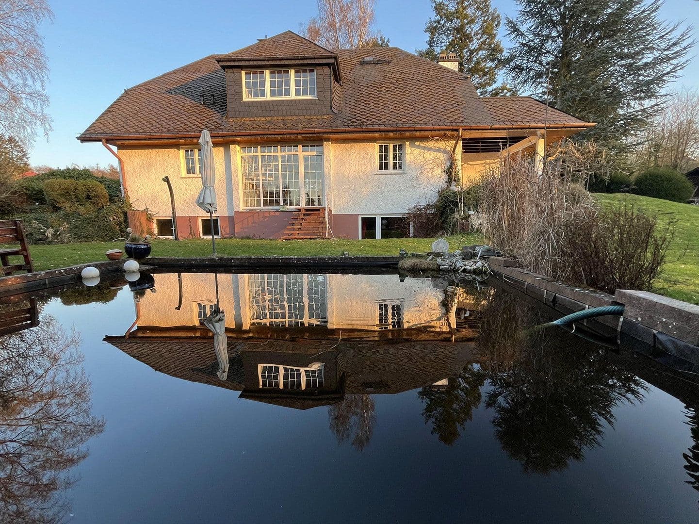 Predaj domu 247 m², pozemek 2.504 m², Niedernhausen, Hesensko Predaj domu 247 m², pozemek 2.504 m², Niedernhausen, Hesensko