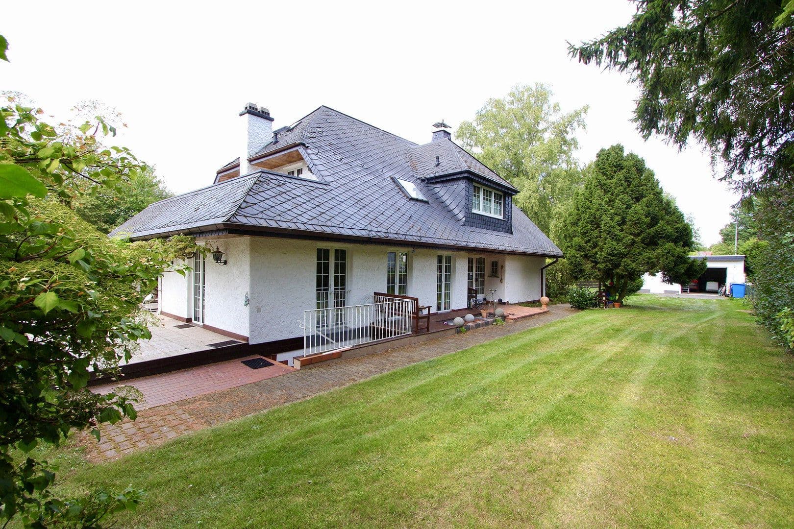 Predaj domu 247 m², pozemek 2.504 m², Niedernhausen, Hesensko Predaj domu 247 m², pozemek 2.504 m², Niedernhausen, Hesensko