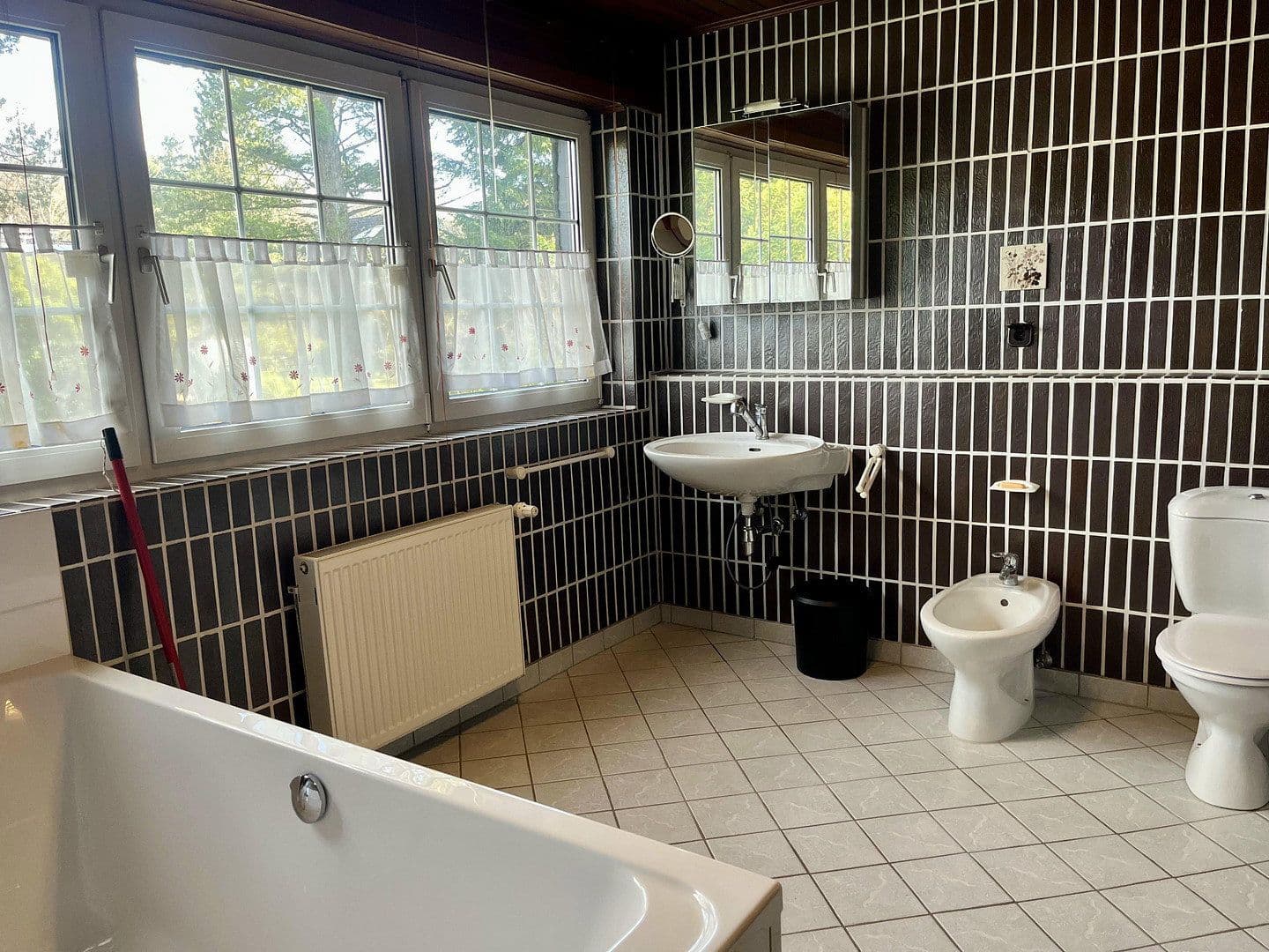 Predaj domu 247 m², pozemek 2.504 m², Niedernhausen, Hesensko Predaj domu 247 m², pozemek 2.504 m², Niedernhausen, Hesensko