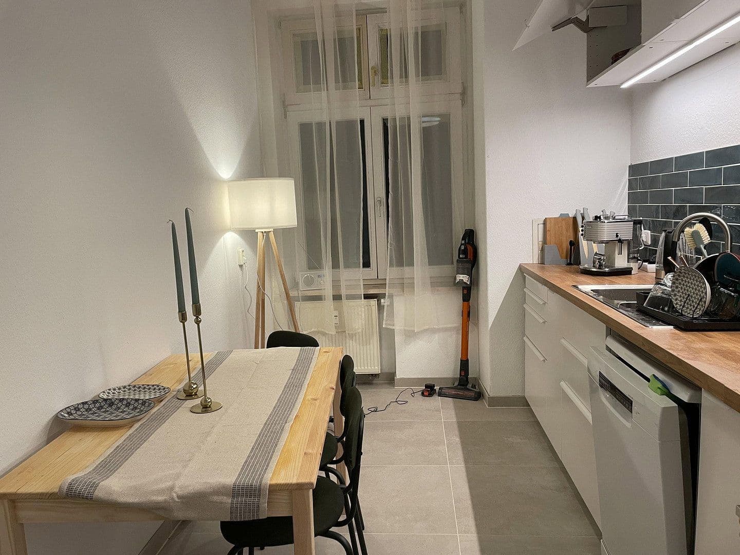 Prenájom bytu 4-izbový 120 m², Riemannstrasse 28, Leipzig, Sasko Prenájom bytu 4-izbový 120 m², Riemannstrasse 28, Leipzig, Sasko