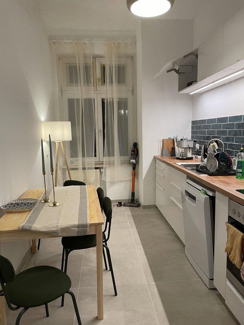 Prenájom bytu 4-izbový 120 m², Riemannstrasse 28, Leipzig, Sasko Prenájom bytu 4-izbový 120 m², Riemannstrasse 28, Leipzig, Sasko