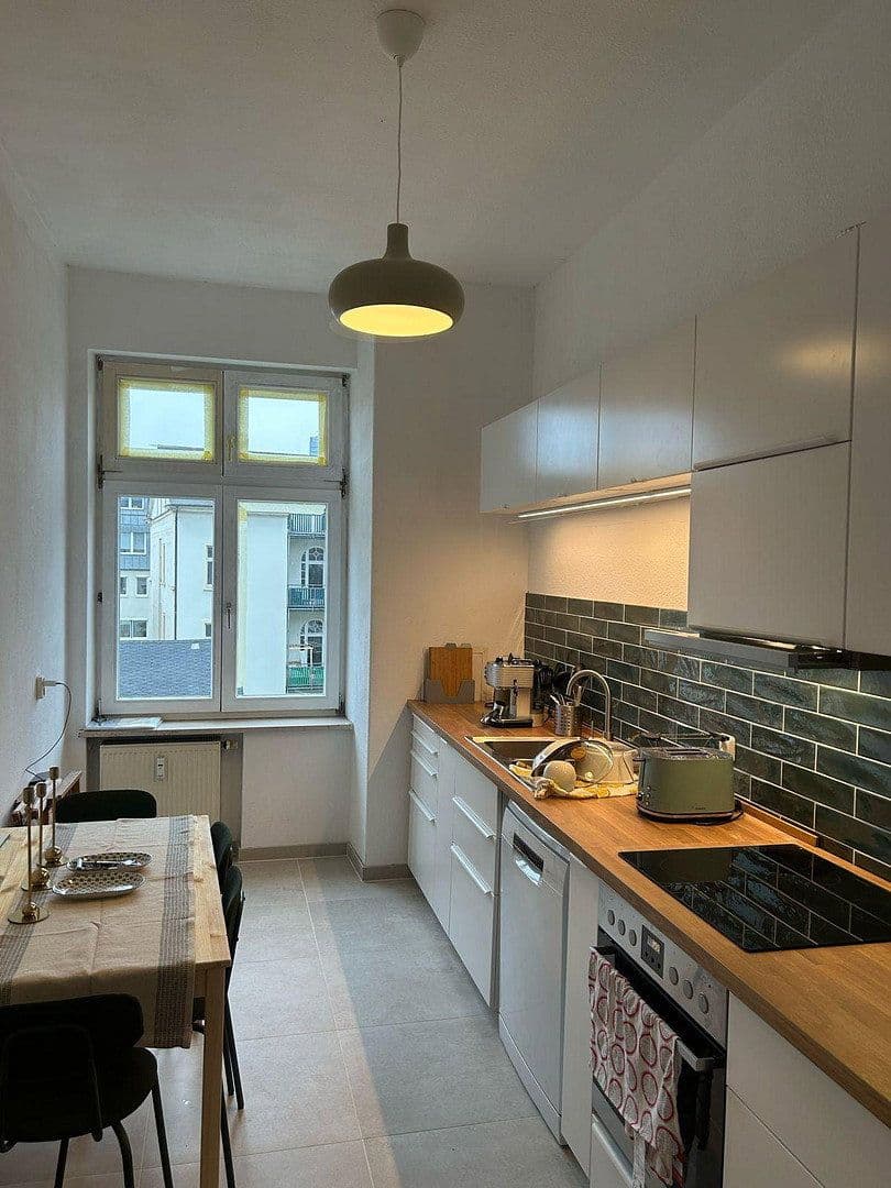 Prenájom bytu 4-izbový 120 m², Riemannstrasse 28, Leipzig, Sasko Prenájom bytu 4-izbový 120 m², Riemannstrasse 28, Leipzig, Sasko