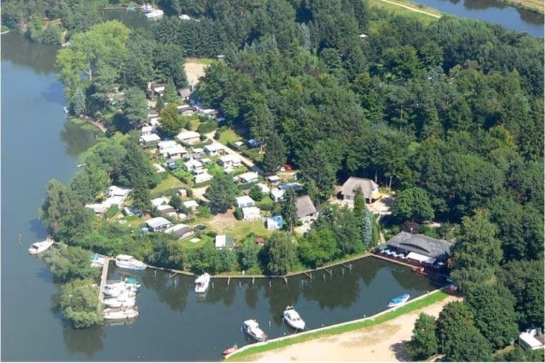 Predaj rekreačného objektu 40 m², pozemek 340 m², Am Prüßsee 34, Güster, Šlezvicko-Holštajnsko Predaj rekreačného objektu 40 m², pozemek 340 m², Am Prüßsee 34, Güster, Šlezvicko-Holštajnsko