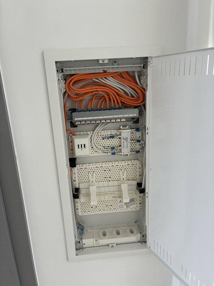 Prenájom bytu 4-izbový 120 m², Dellstraße 1a, Duisburg, Severné Porýnie - Westfálsko Prenájom bytu 4-izbový 120 m², Dellstraße 1a, Duisburg, Severné Porýnie - Westfálsko