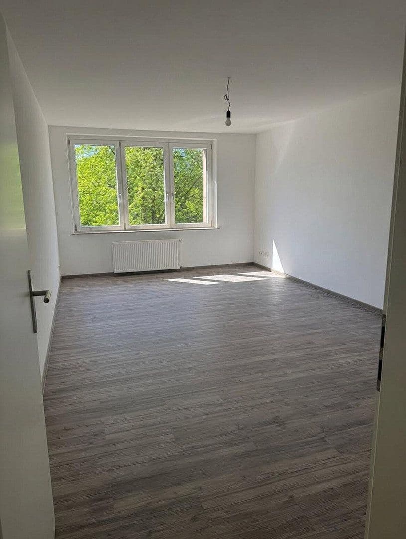 Prenájom bytu 4-izbový 120 m², Dellstraße 1a, Duisburg, Severné Porýnie - Westfálsko Prenájom bytu 4-izbový 120 m², Dellstraße 1a, Duisburg, Severné Porýnie - Westfálsko