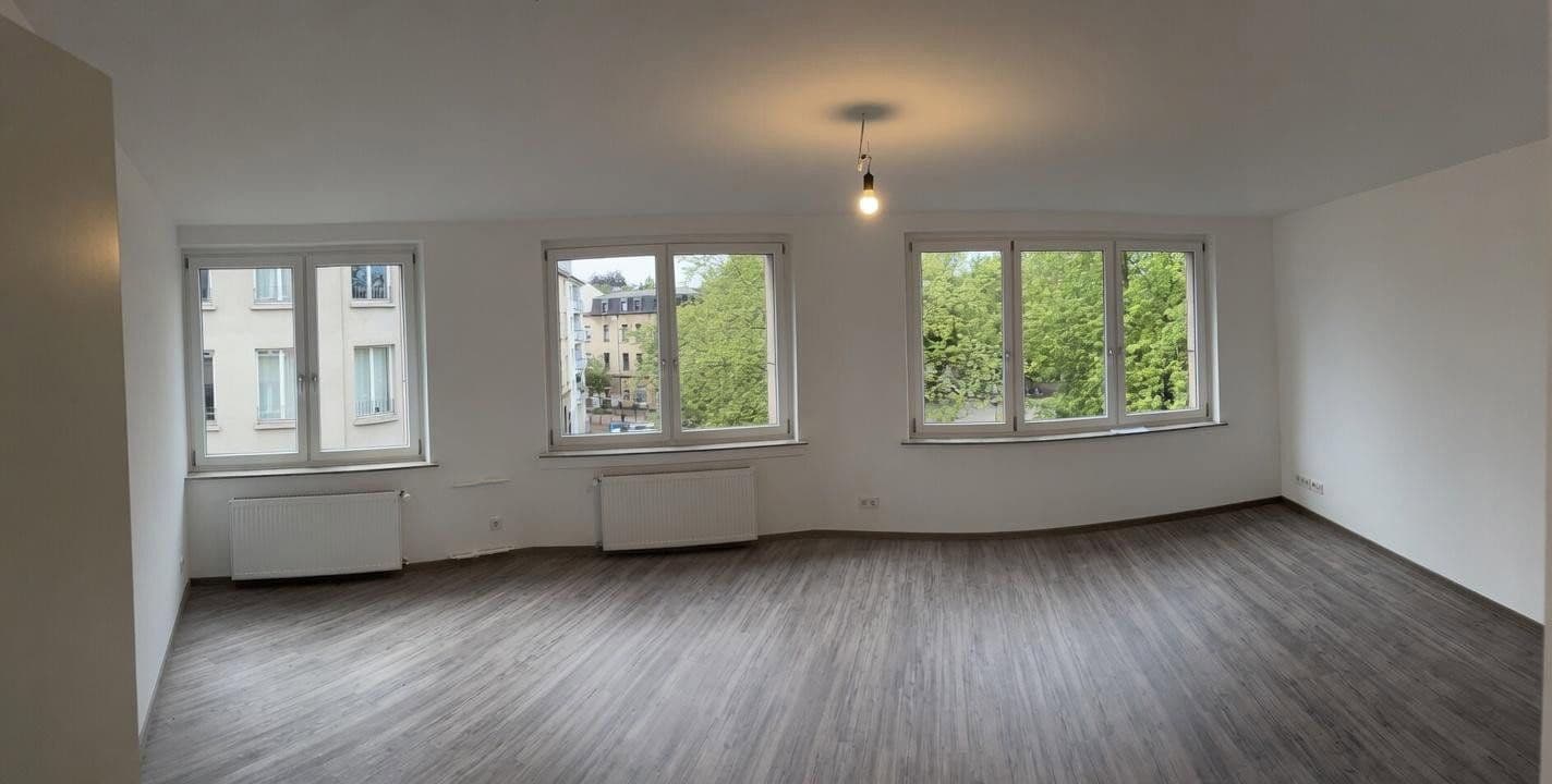 Prenájom bytu 4-izbový 120 m², Dellstraße 1a, Duisburg, Severné Porýnie - Westfálsko Prenájom bytu 4-izbový 120 m², Dellstraße 1a, Duisburg, Severné Porýnie - Westfálsko