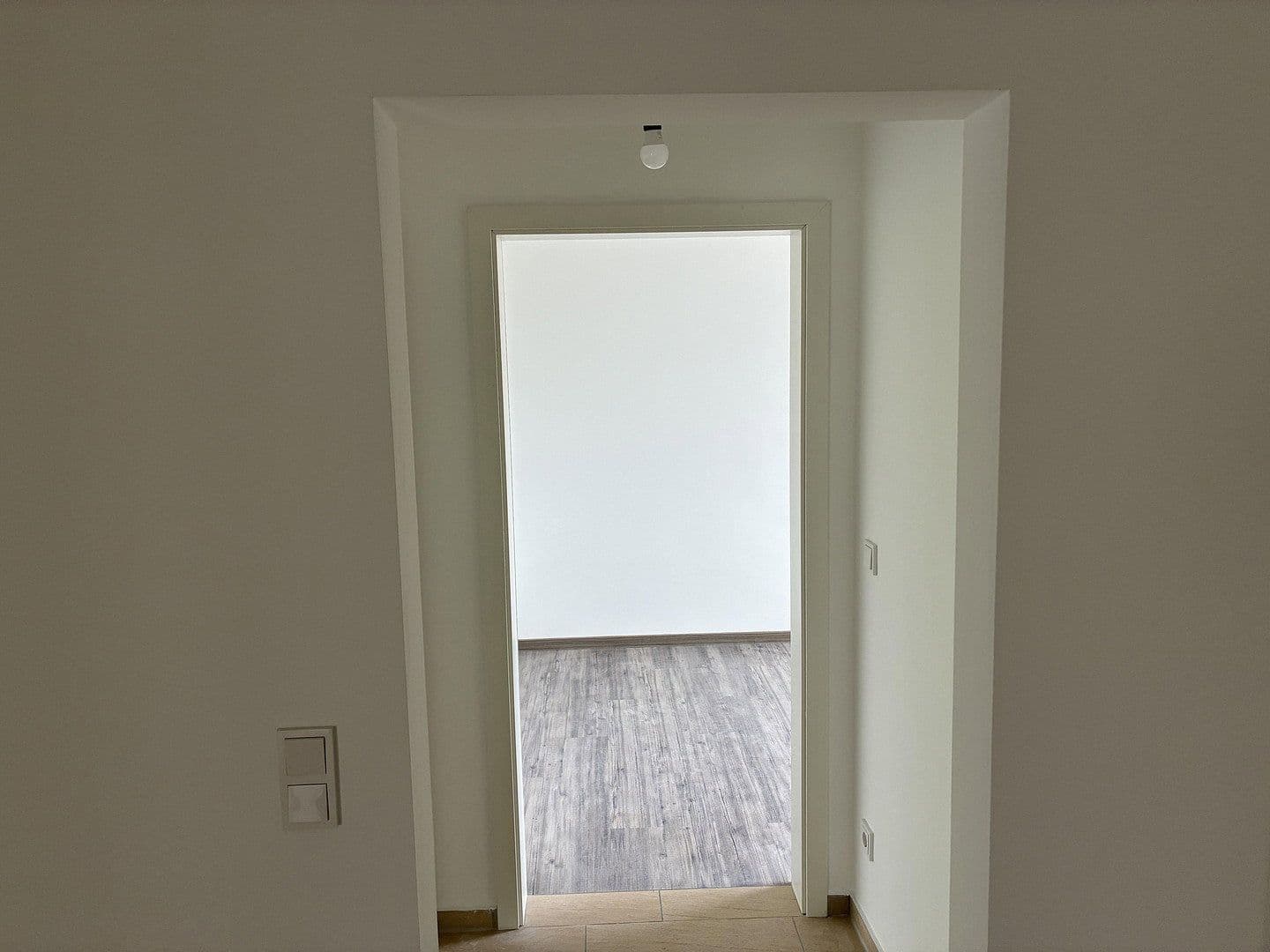 Prenájom bytu 4-izbový 120 m², Dellstraße 1a, Duisburg, Severné Porýnie - Westfálsko Prenájom bytu 4-izbový 120 m², Dellstraße 1a, Duisburg, Severné Porýnie - Westfálsko