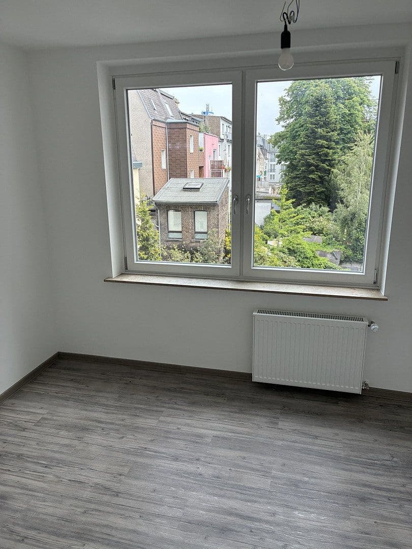 Prenájom bytu 4-izbový 120 m², Dellstraße 1a, Duisburg, Severné Porýnie - Westfálsko Prenájom bytu 4-izbový 120 m², Dellstraße 1a, Duisburg, Severné Porýnie - Westfálsko