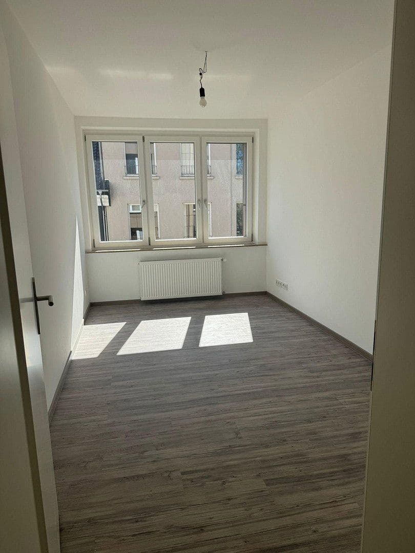 Prenájom bytu 4-izbový 120 m², Dellstraße 1a, Duisburg, Severné Porýnie - Westfálsko Prenájom bytu 4-izbový 120 m², Dellstraße 1a, Duisburg, Severné Porýnie - Westfálsko
