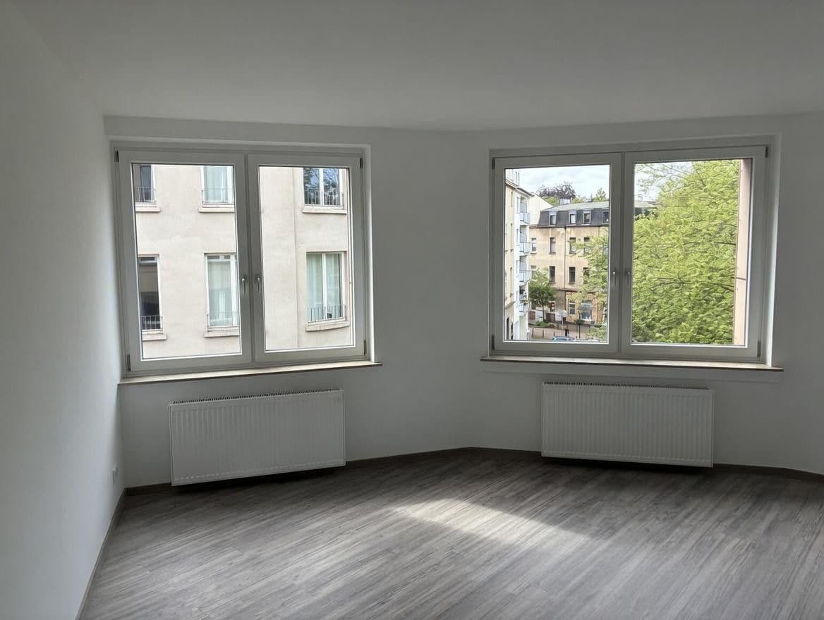 Prenájom bytu 4-izbový 120 m², Dellstraße 1a, Duisburg, Severné Porýnie - Westfálsko Prenájom bytu 4-izbový 120 m², Dellstraße 1a, Duisburg, Severné Porýnie - Westfálsko